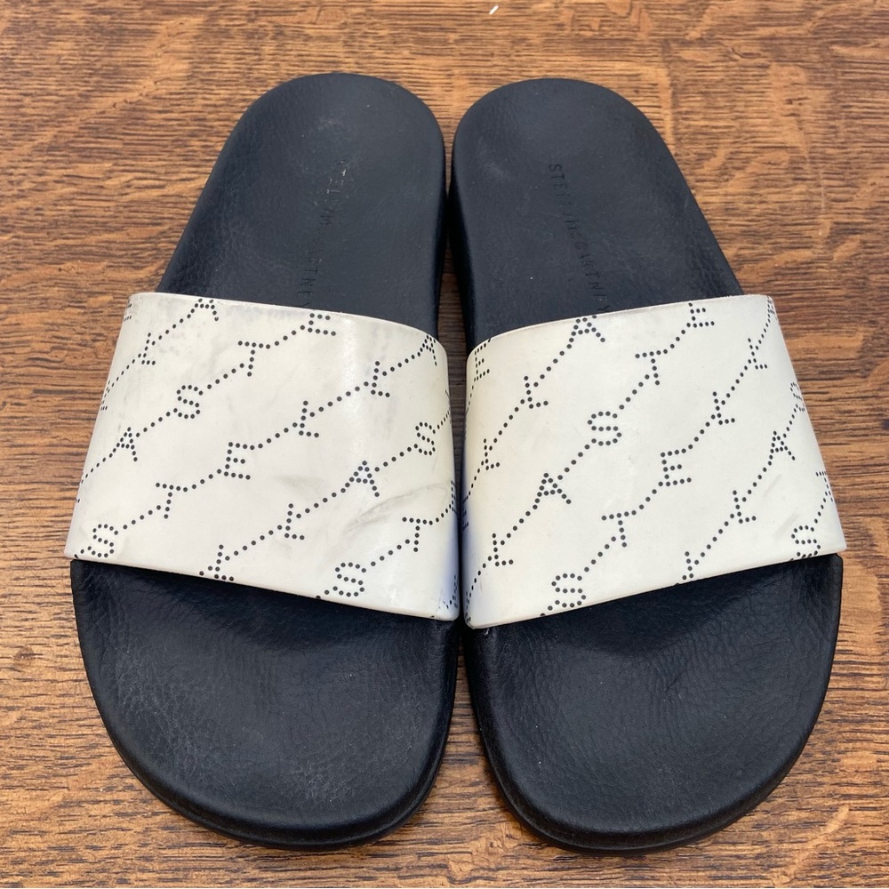 STELLA MCCARTNEY BLACK WHITE MONOGRAM DESIGNER RUBBER SLIP ON SANDAL POOL SLIDES